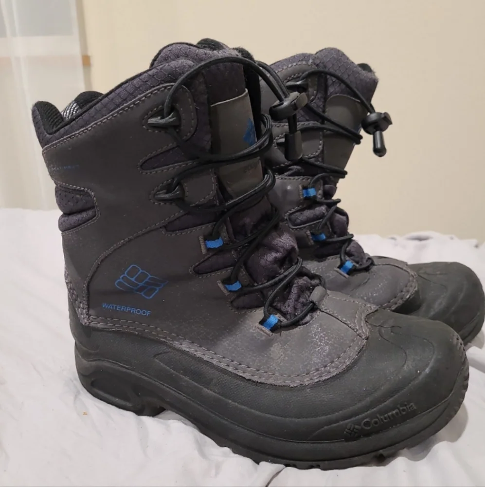 Columbia Womens Size 7 Waterproof 200 grams‎ Winter Snowboots.